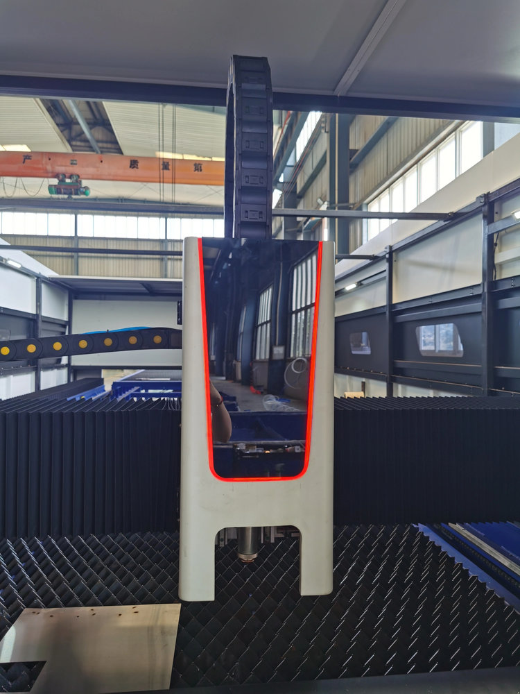 Fully Enclosed CNC Fiber Laser - Industrial Laser Uses ulasan dan harga